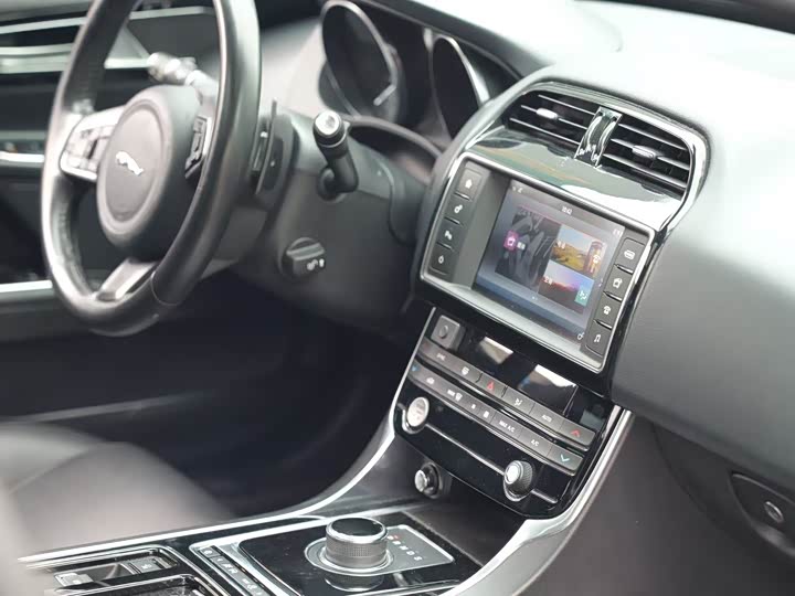 Jaguar XEL 2018 2.0 T 200 PS — фото 8
