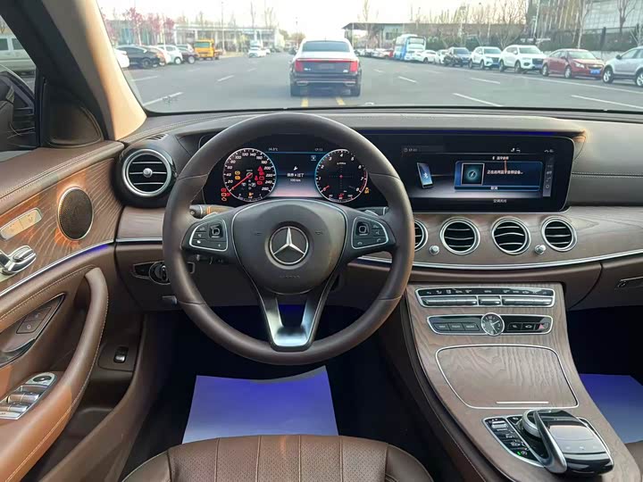Mercedes-Benz E-Class 2018 E 300 L Luxury — фото 9