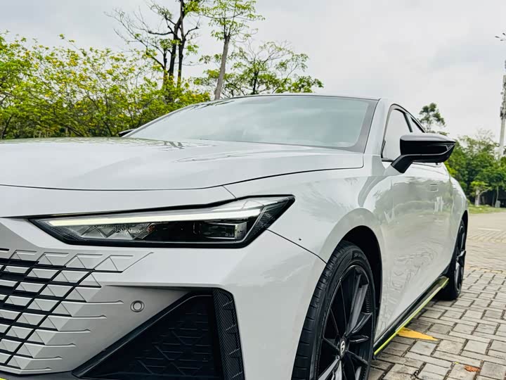 Changan UNI-V 2023 1.5 T — фото 22