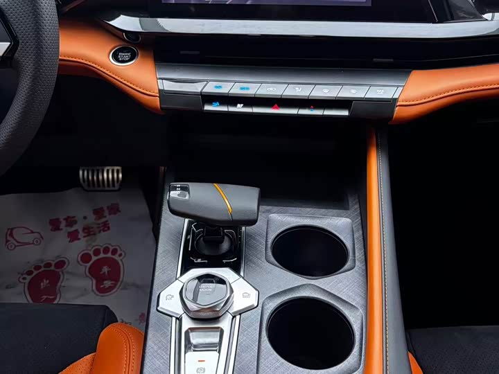 Changan UNI-V 2023 2.0 T — фото 17