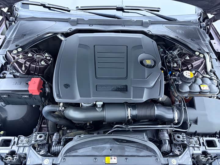 Jaguar XFL 2018 XFL 2.0 T 250 PS — фото 18