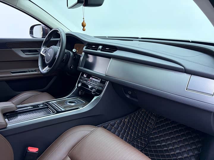 Jaguar XFL 2018 XFL 2.0 T 250 PS — фото 11