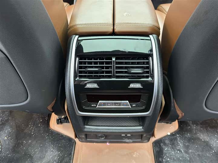 BMW X7 2021 x Drive 40i M — фото 11