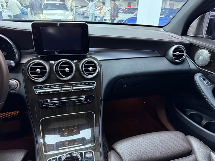 Mercedes-Benz GLC 2018 GLC 260 4 MATIC Luxury — фото 12
