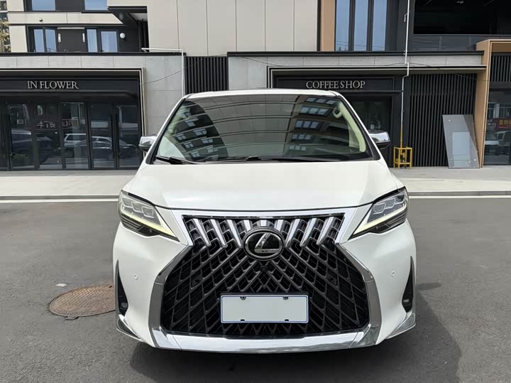 Toyota Alphard — фото 2