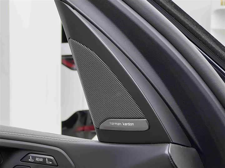 BMW X7 2021 x Drive 40i M — фото 17