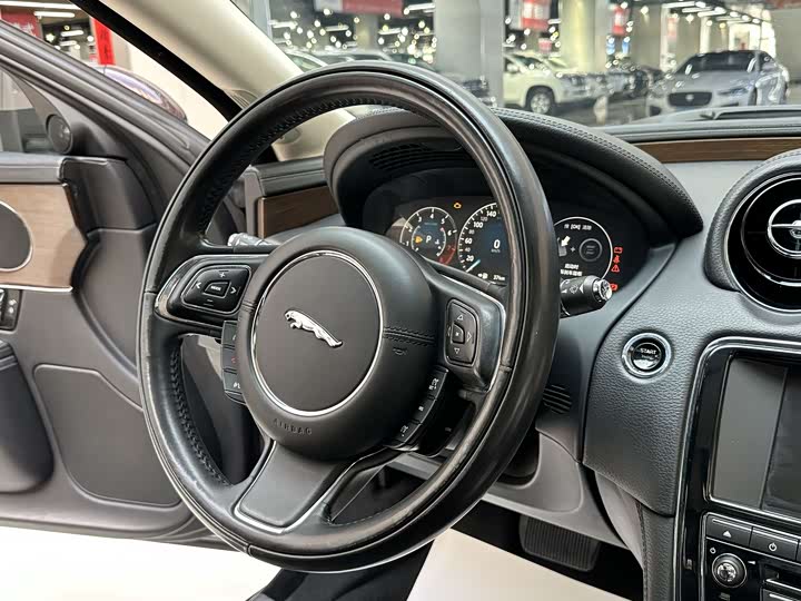 Jaguar XJ 2016 XJL 3.0 SC 2 WD — фото 13