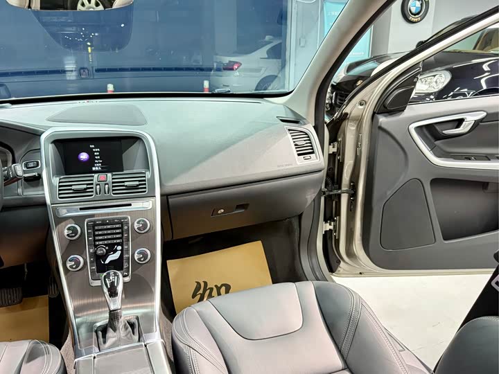 Volvo XC60 2015 T 5 AWD — фото 16