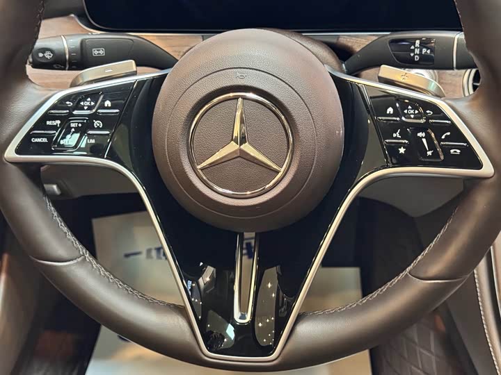 Mercedes-Benz E-Class 2023 E 300 L — фото 18