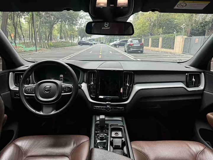 Volvo XC60 2022 B 5 4 WD — фото 7