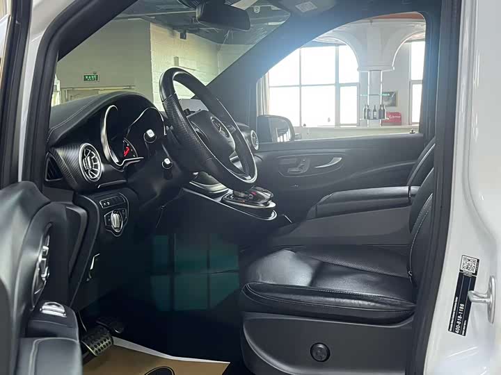 Mercedes-Benz V-Class 2018 V 260 AMG V — фото 5
