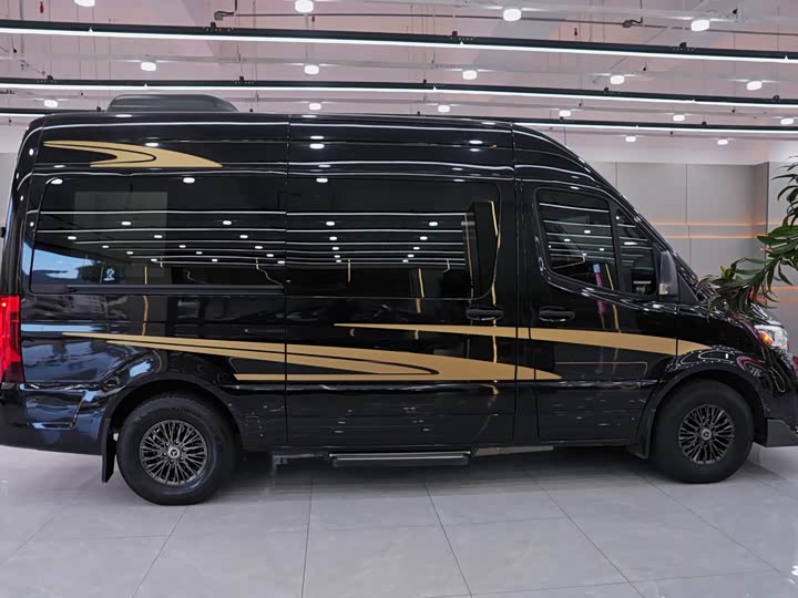 Mercedes-Benz Sprinter 2024 2.0 L AT — фото 3