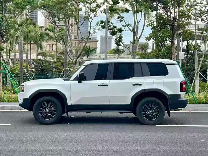 Toyota Prado — фото 7