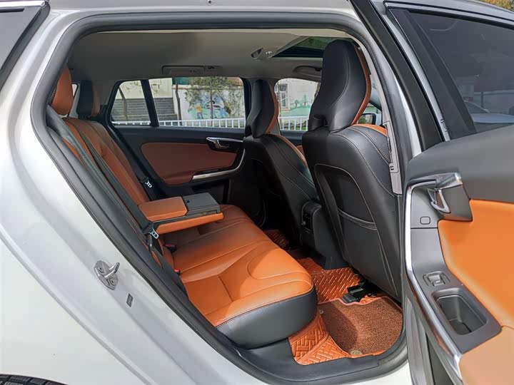 Volvo V60 2015 T 5 — фото 11