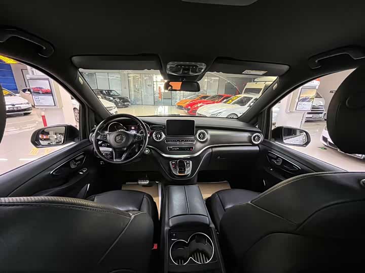 Mercedes-Benz V-Class 2018 V 260 AMG V — фото 4