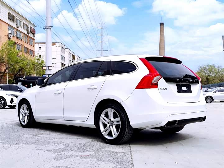 Volvo V60 2015 T 5 — фото 6