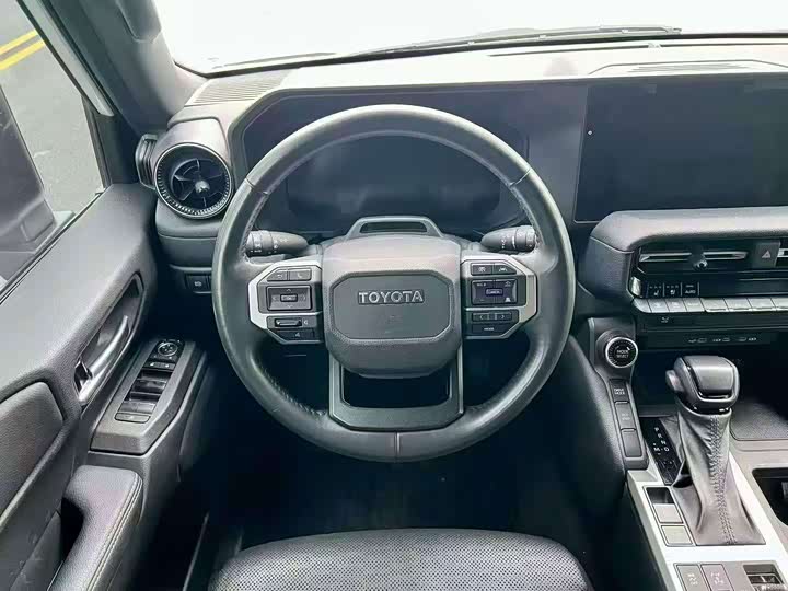 Toyota Prado — фото 13