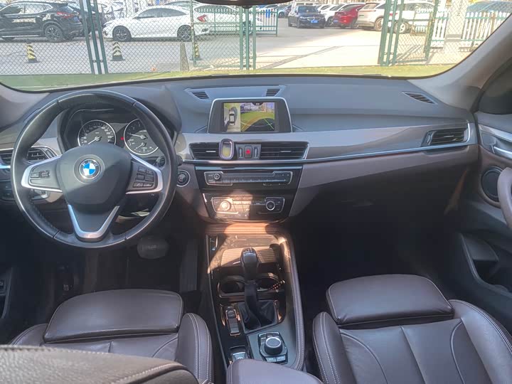BMW X1 2018 s Drive 18 Li — фото 12