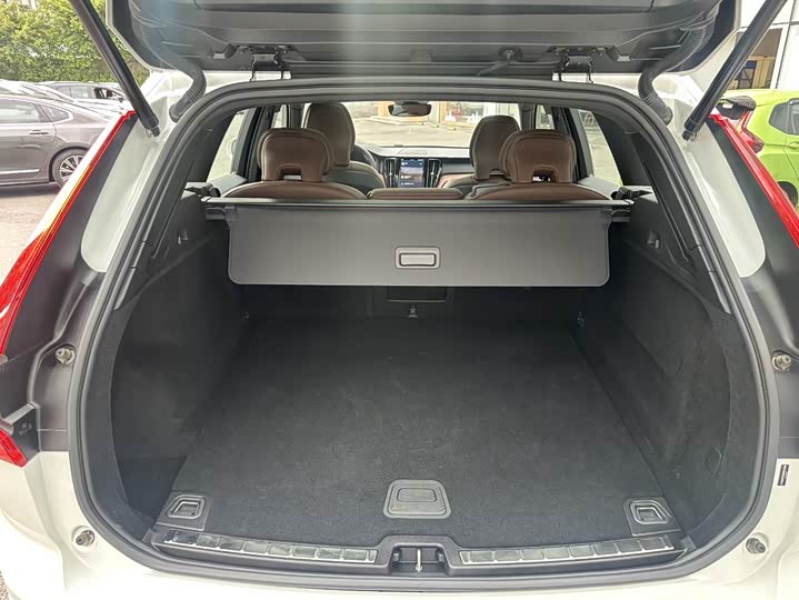 Volvo XC60 2024 B 5 4 WD — фото 16