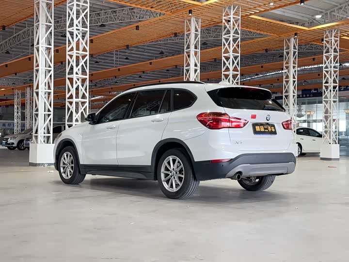 BMW X1 2019 s Drive 18 Li — фото 8