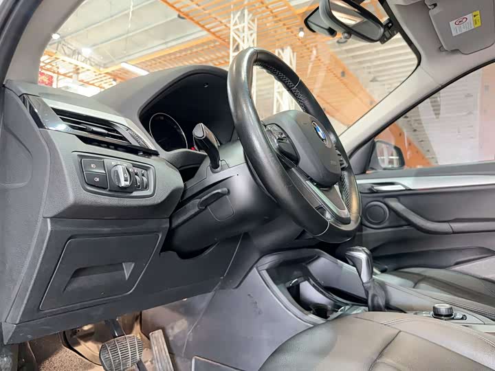 BMW X1 2019 s Drive 18 Li — фото 18