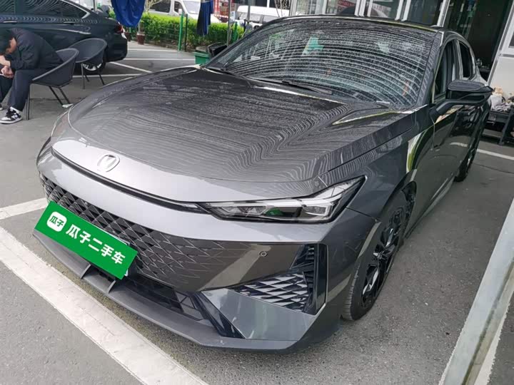 Changan UNI-V 2024 1.5 T Premium — фото 2