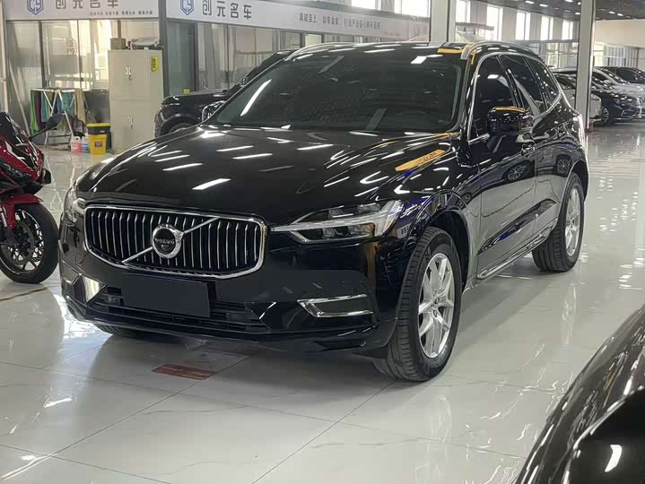 Volvo XC60 2020 T 5 4 WD — фото 1