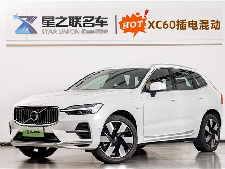 Volvo XC60 Hybrid 2025 Hybrid 4 WD — фото 1