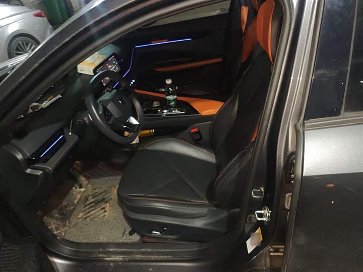 Changan UNI-V 2022 1.5 T Premium — фото 8
