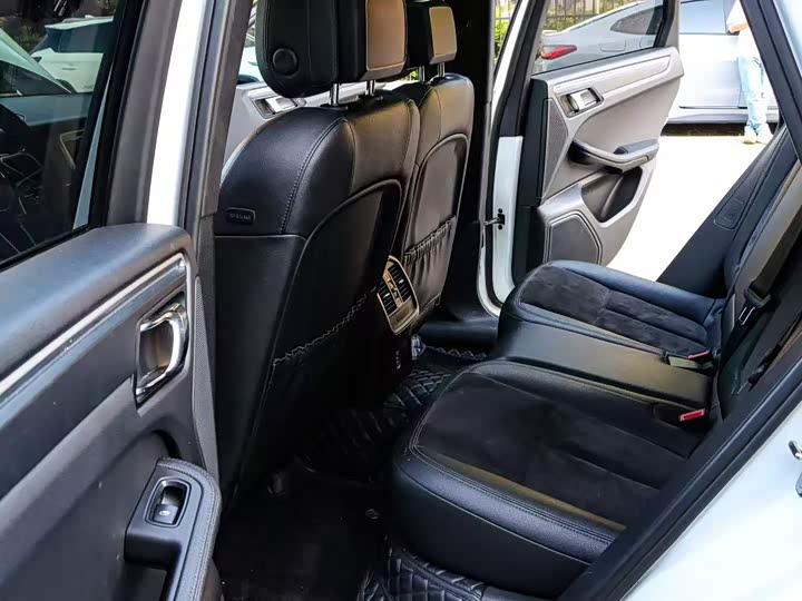 Porsche Macan 2017 Macan 2.0 T — фото 9