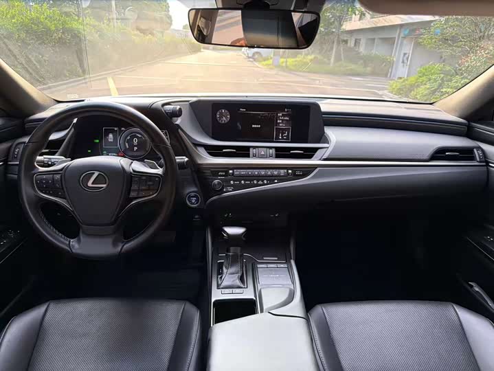 Lexus ES 300h экселленс V — фото 5