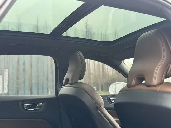 Volvo XC60 2021 T 5 4 WD — фото 18