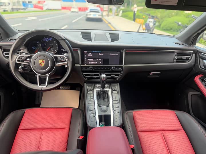 Porsche Macan 2022 Macan 2.0 T — фото 13