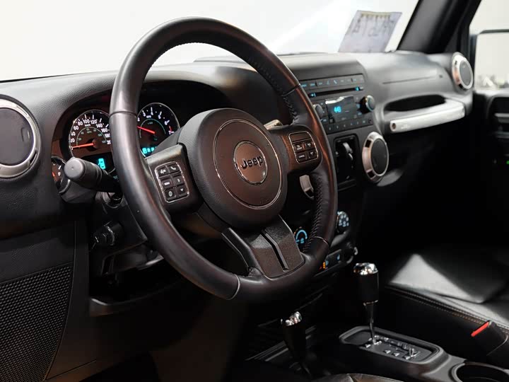 Jeep Wrangler — фото 6