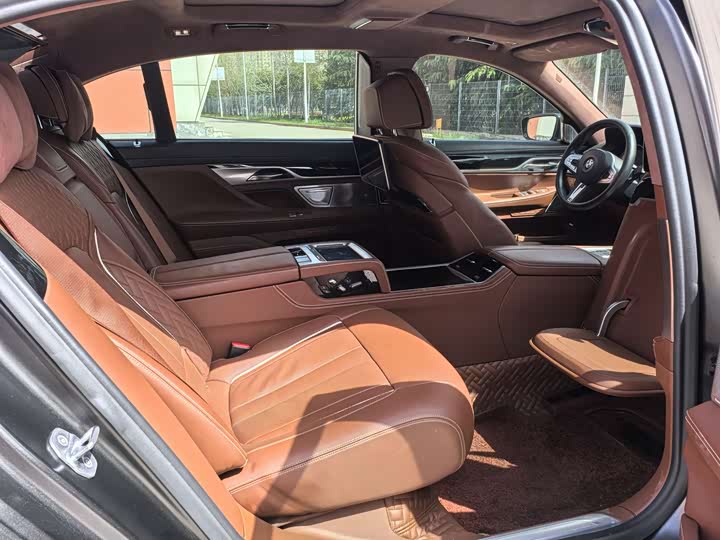 BMW 7-Series 2018 740 Li x Drive M — фото 12
