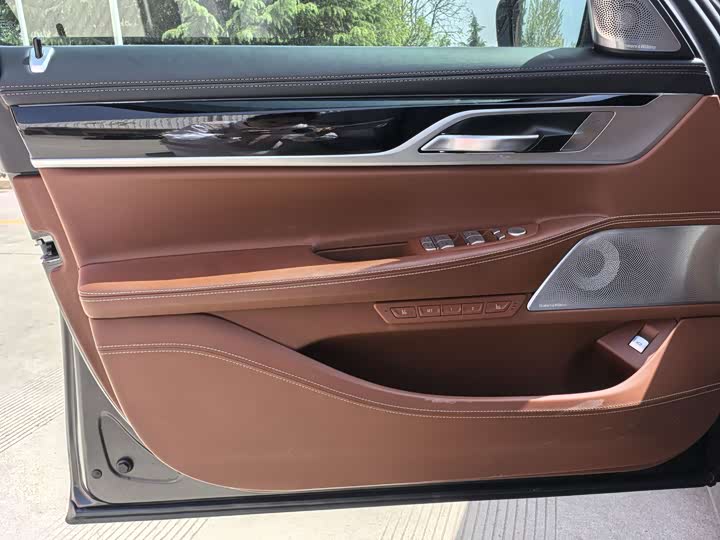BMW 7-Series 2018 740 Li x Drive M — фото 22