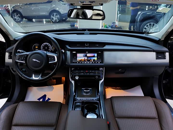 Jaguar XFL 2018 XFL 2.0 T 250 PS — фото 18