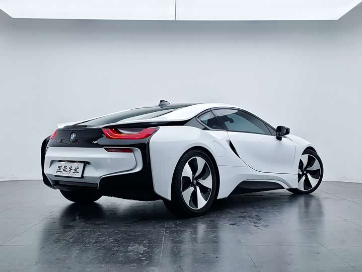 BMW i8 2014 Standard — фото 17