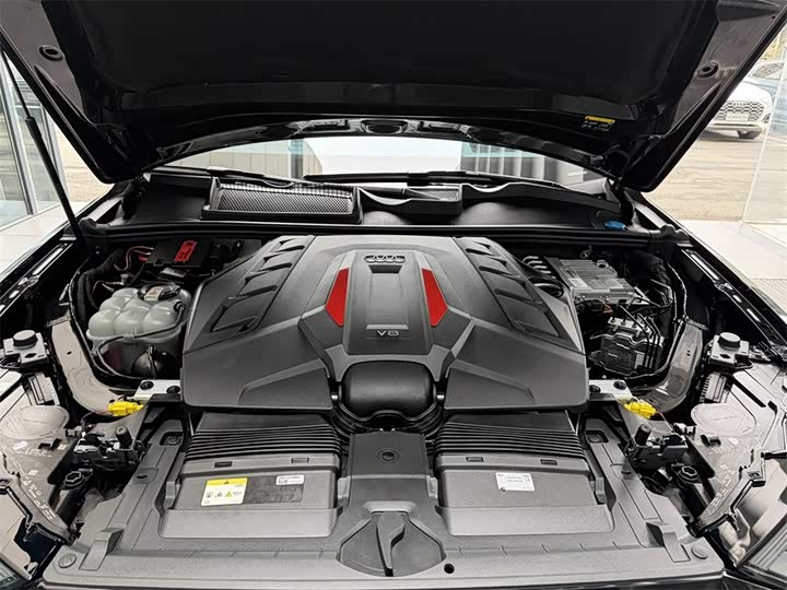 Audi SQ7 2024 4.0 TFSI — фото 8