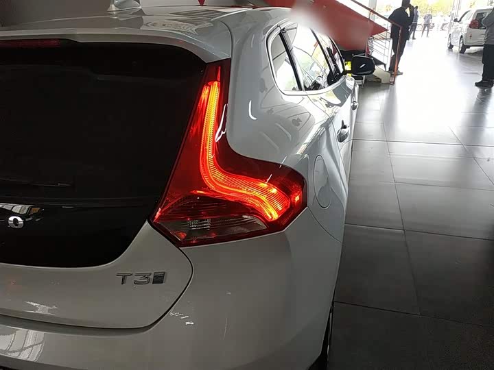 Volvo V40 2019 T 3 — фото 8