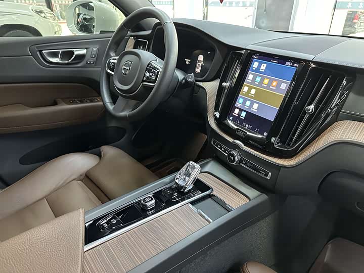 Volvo XC60 2022 B 5 4 WD — фото 13