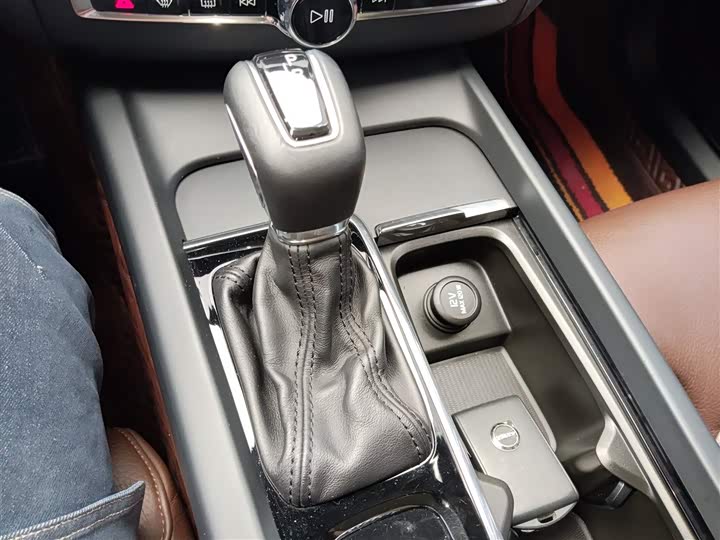 Volvo XC60 2019 T 5 4 WD VI — фото 12