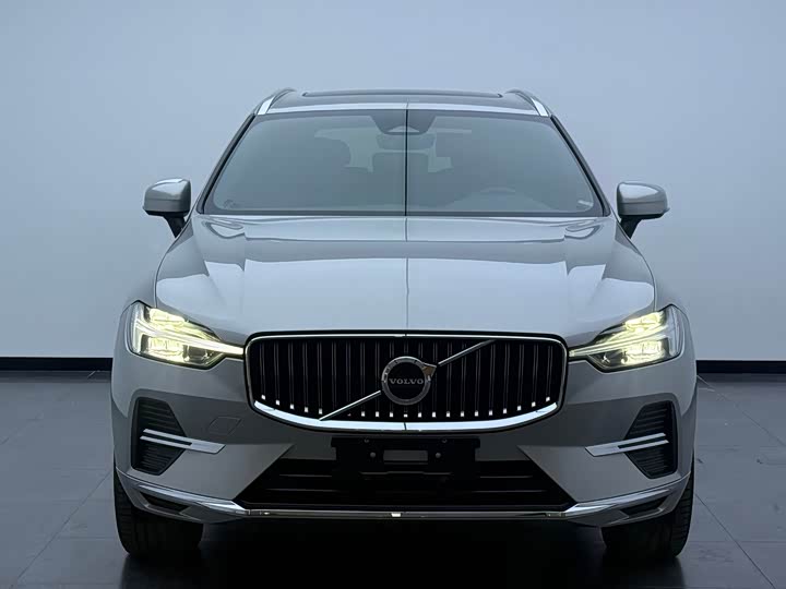 Volvo XC60 2023 B 5 4 WD — фото 2