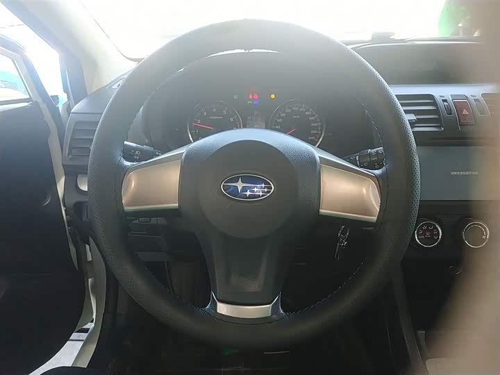 Subaru XV 2014 2.0i — фото 11