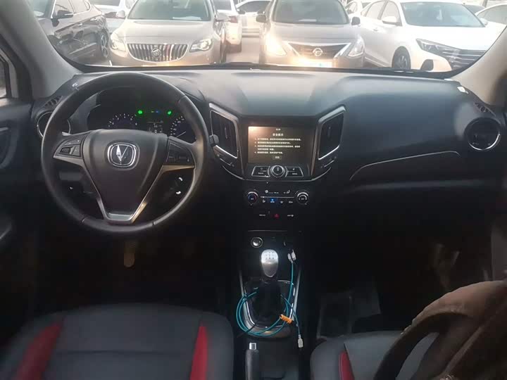 Changan CS15 2016 1.5 L MT — фото 10