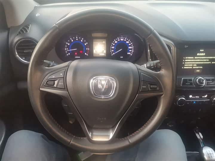 Changan CS15 2016 1.5 L MT — фото 11