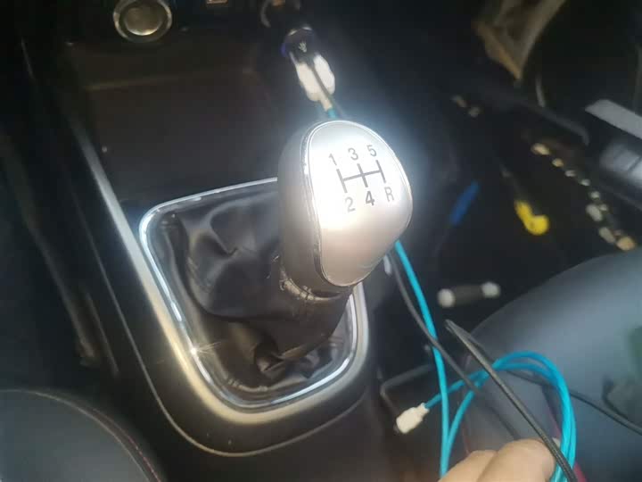 Changan CS15 2016 1.5 L MT — фото 14