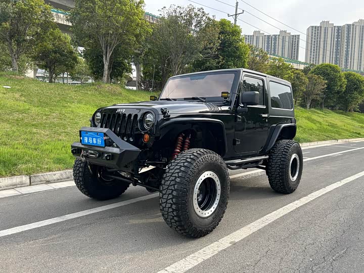 Jeep Wrangler — фото 1