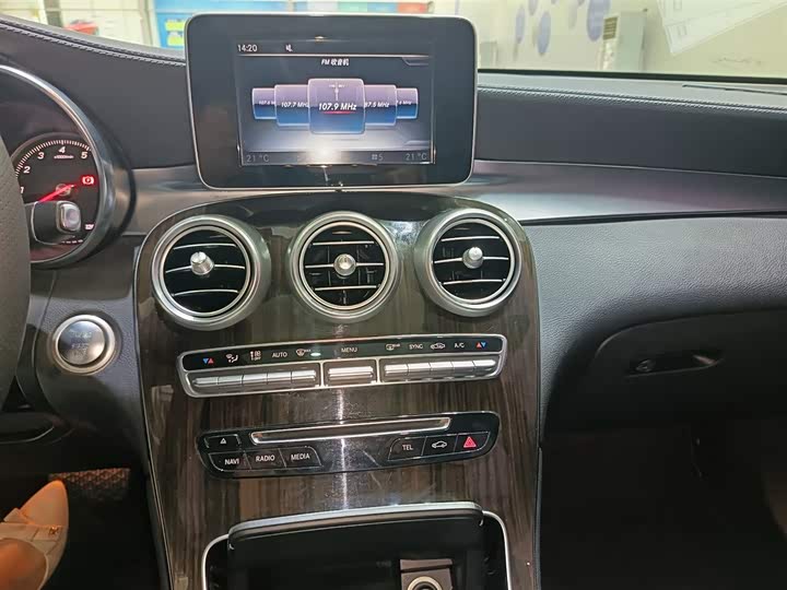Mercedes-Benz GLC 260 4MATIC люкс — фото 11