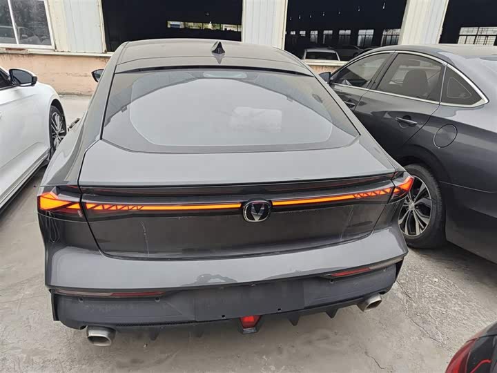 Changan UNI-V 2022 1.5 T — фото 6